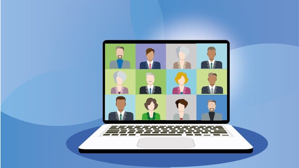 Bildschirm mit mehreren Gesichtern aus Video-Konferenz